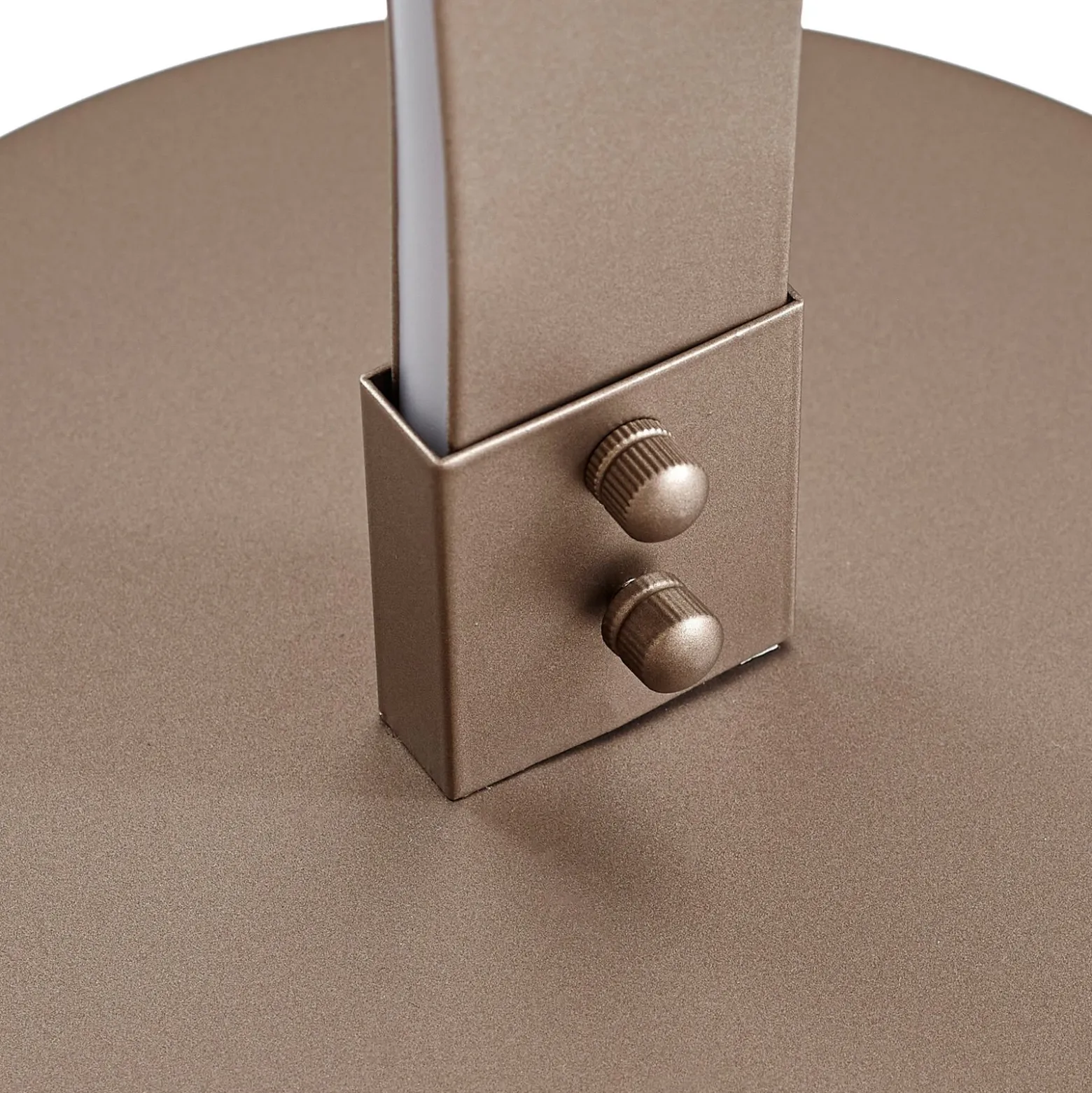 Lámpara de pie LED Lindby «Jaren», negra/marrón, 114 cm, CCT
