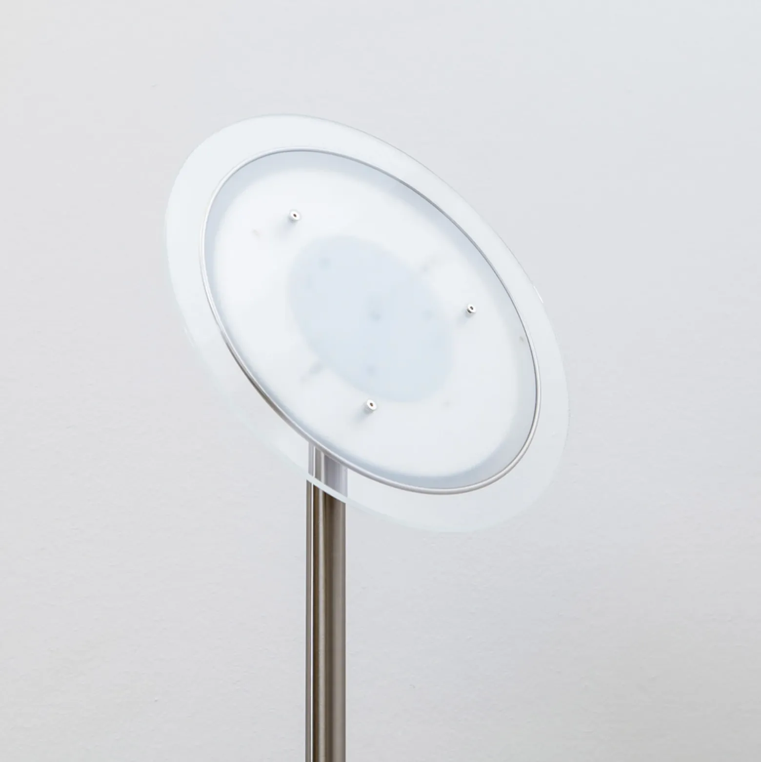 Lámpara de pie LED Lindby Malea, color níquel, atenuable, 180 cm
