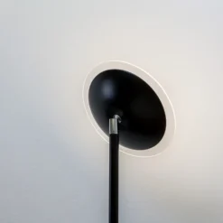 Lámpara de pie LED Lindby Malea, negra, de metal, atenuable, 180 cm