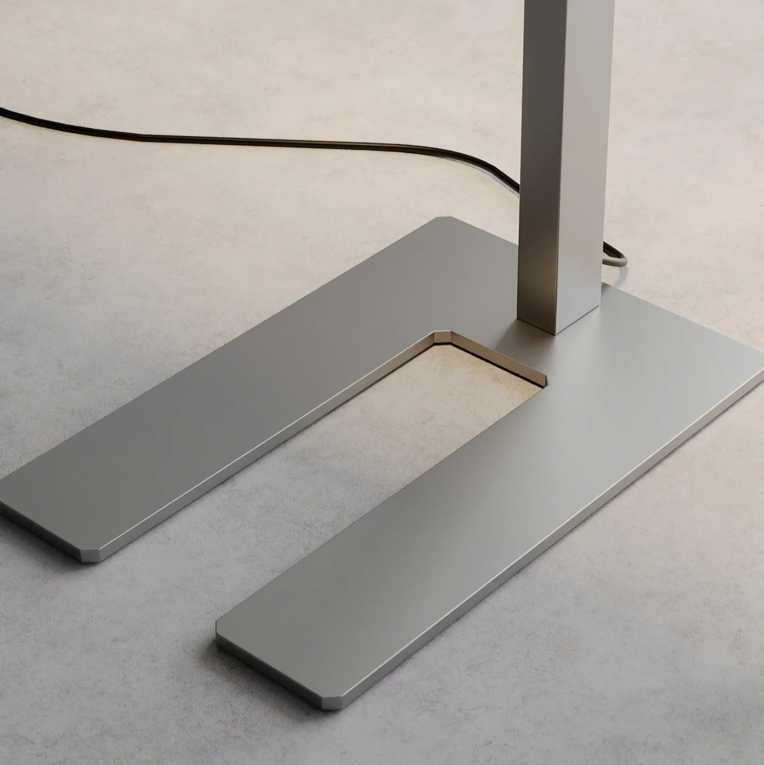 Lámpara de pie LED Logan Basic de Arcchio, plateada, 6000 lm, atenuable