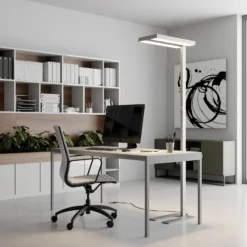 Lámpara de pie LED Logan Basic de Arcchio, plateada, 6000 lm, atenuable