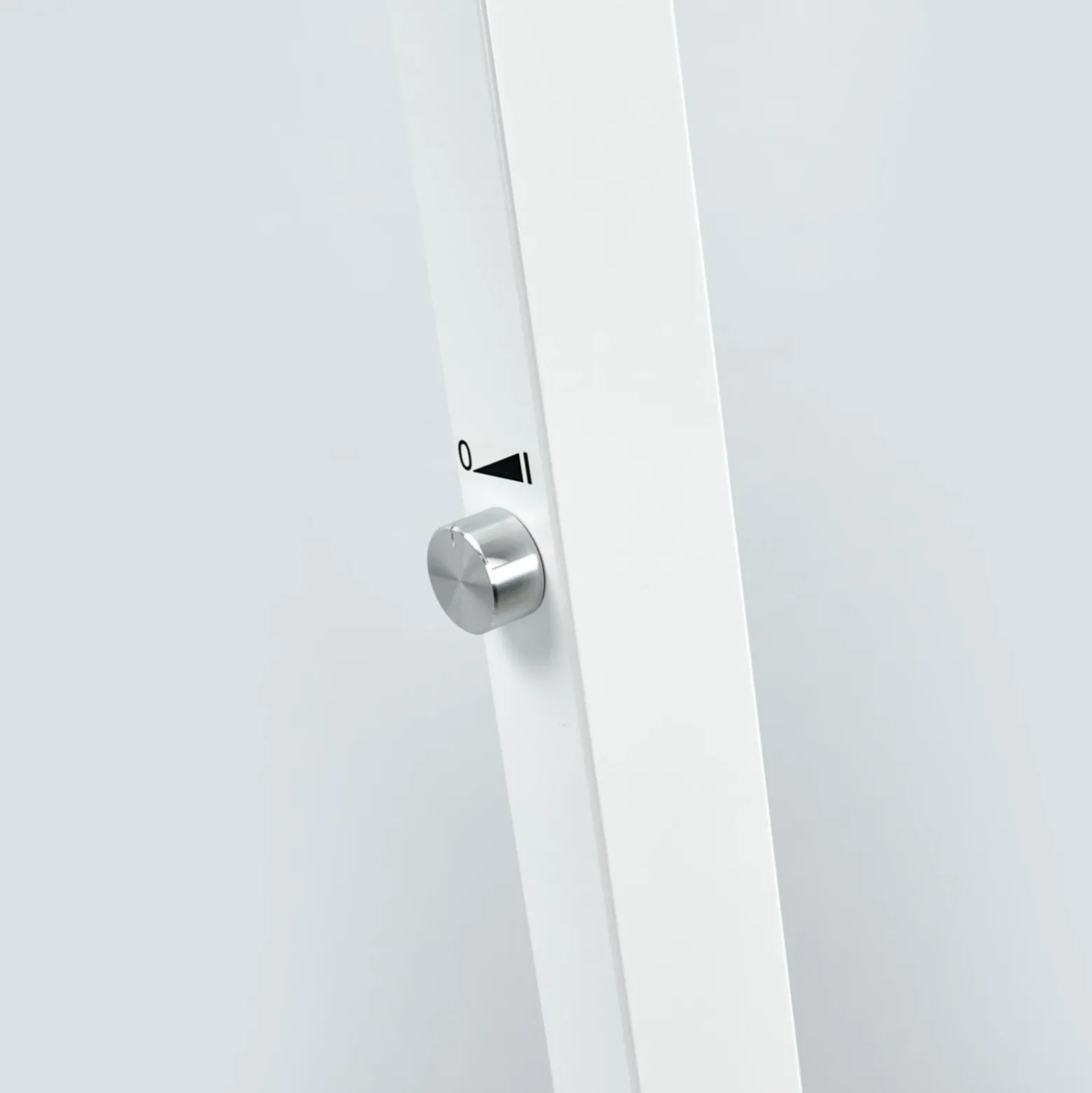 Lámpara de pie LED Logan Basic de Arcchio, blanca, 6000 lm, atenuable