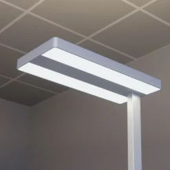 Lámpara de pie LED Logan Neo de Arcchio, plateada, atenuable, metal