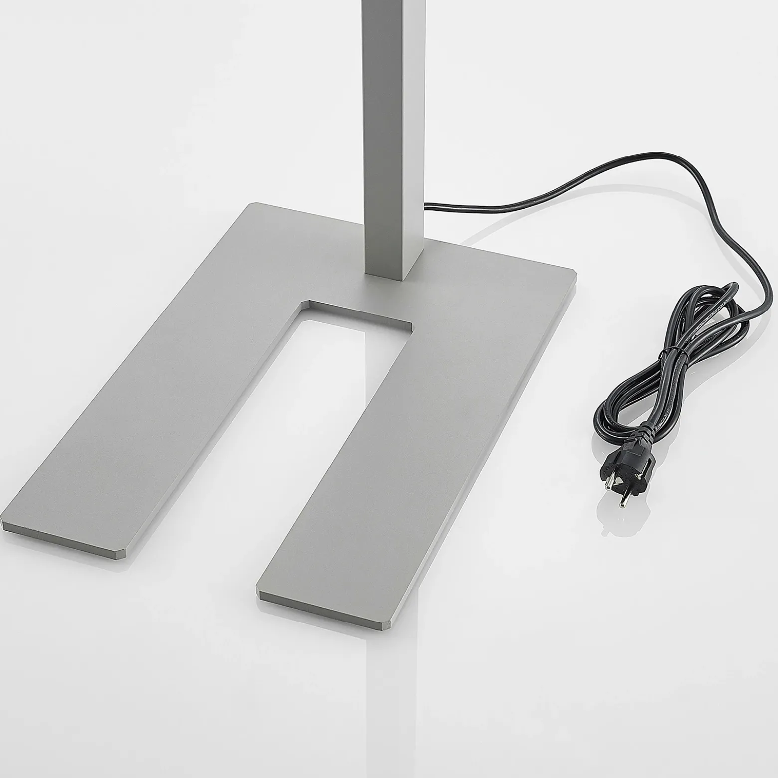 Lámpara de pie LED Logan Pro de Arcchio, plateada, con sensor, atenuable
