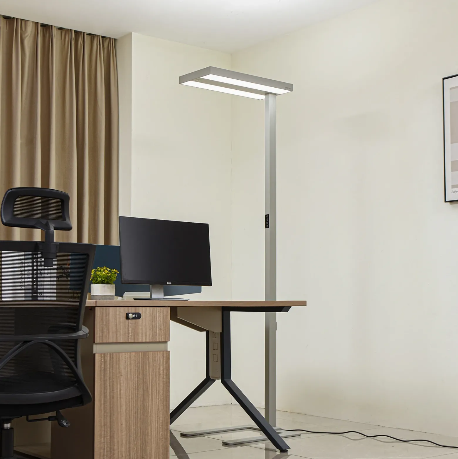 Lámpara de pie LED Logan Ultra HCL CCT de Arcchio, plateada, atenuable
