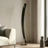 Lámpara de pie LED Lucande Marija, negra, metal, altura 140 cm