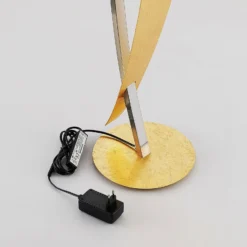 Lámpara de pie LED Lucande Marija, dorada, atenuable, 140 cm