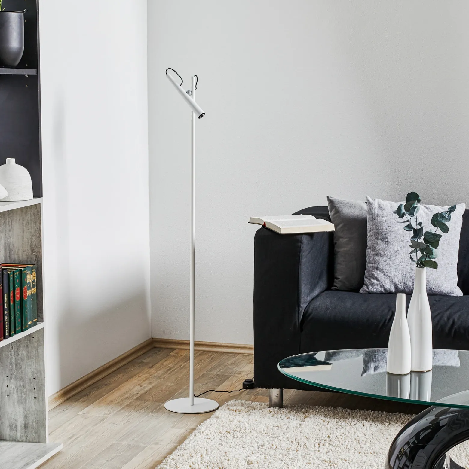 Lámpara de pie LED Magneto de Foscarini, blanca