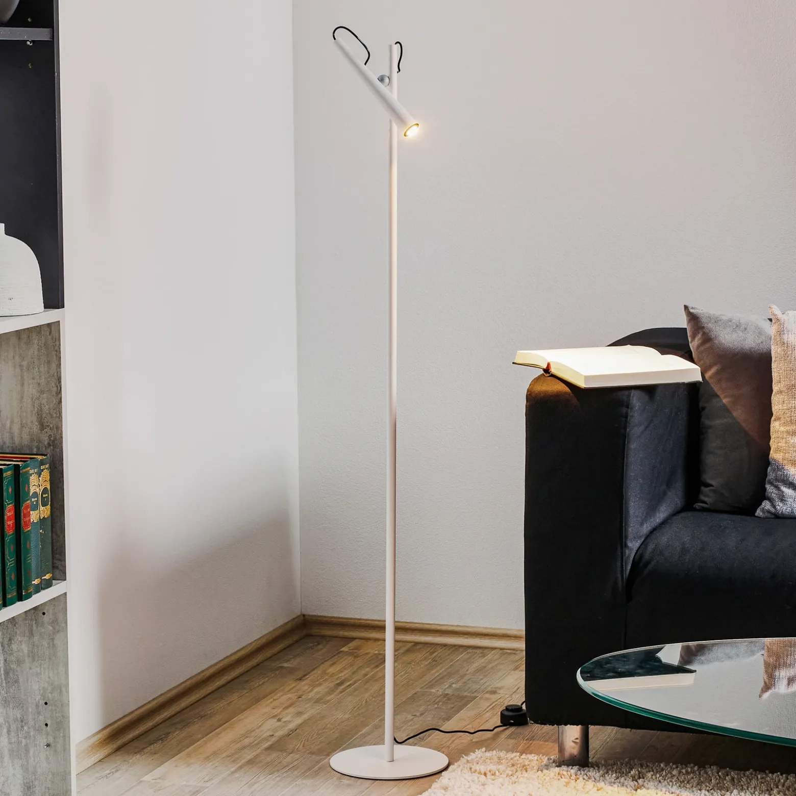 Lámpara de pie LED Magneto de Foscarini, blanca