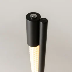 Lámpara de pie LED Maytoni Tau, negra, aluminio, altura 150 cm