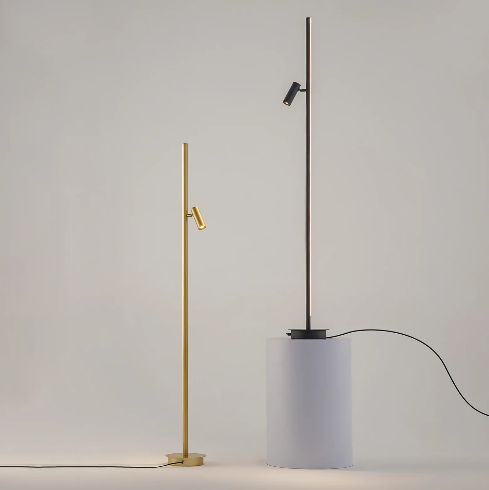 Lámpara de pie LED Maytoni Thin, negra, aluminio, altura 155 cm, atenuable