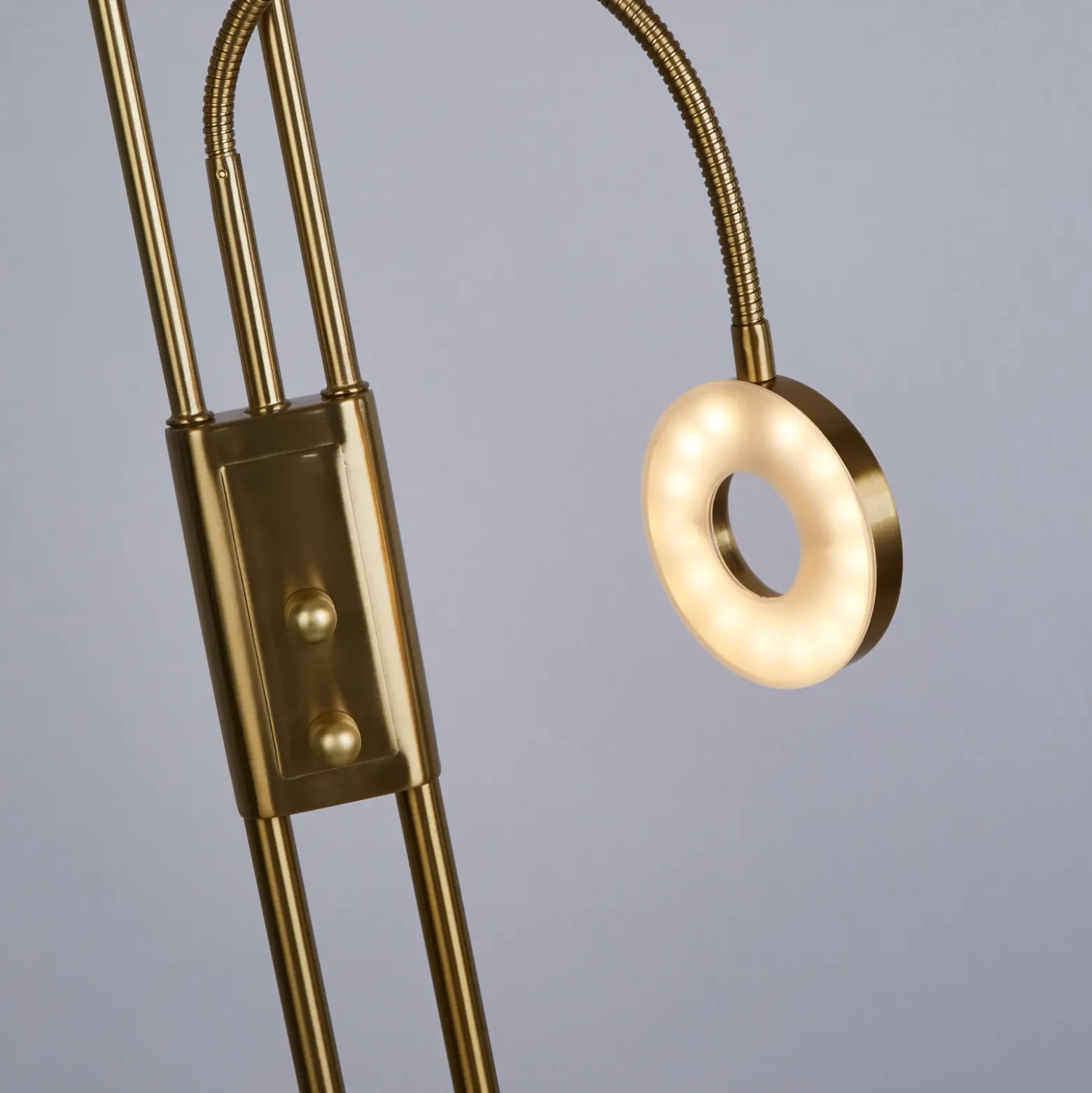 Lámpara de pie LED «Mother & Child», latón satinado, lámpara de lectura