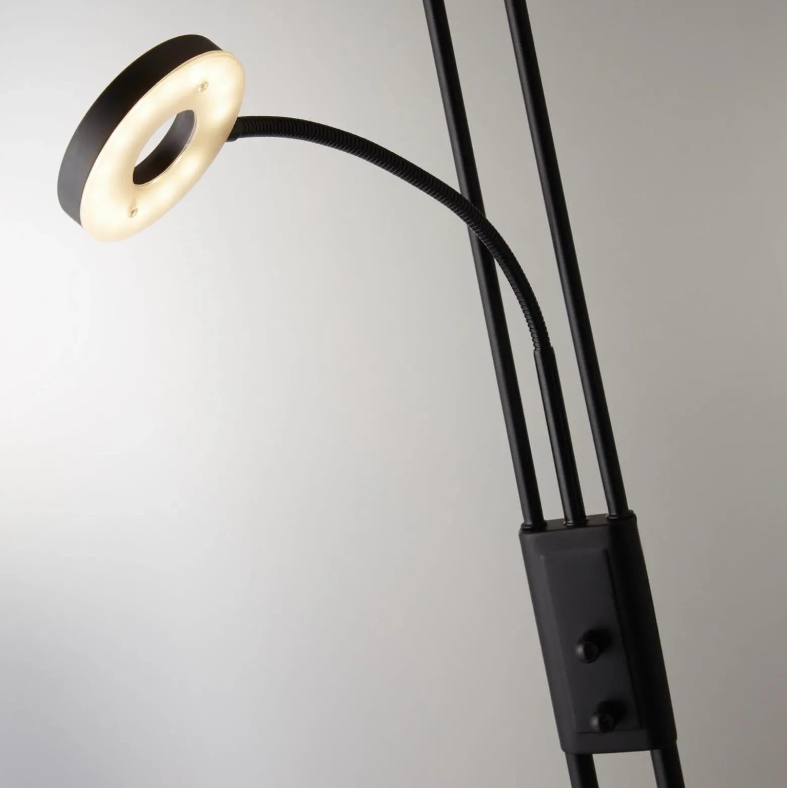 Lámpara de pie LED «Mother & Child», negra, lámpara de lectura, atenuable