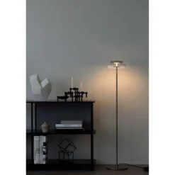 Lámpara de pie LED Nuura Blossi, altura 120 cm, color dorado/transparente