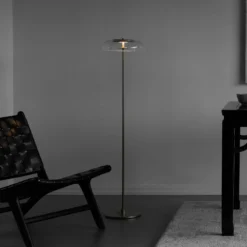 Lámpara de pie LED Nuura Blossi, altura 120 cm, color dorado/transparente