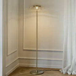 Lámpara de pie LED Nuura Blossi, altura 120 cm, color dorado/transparente