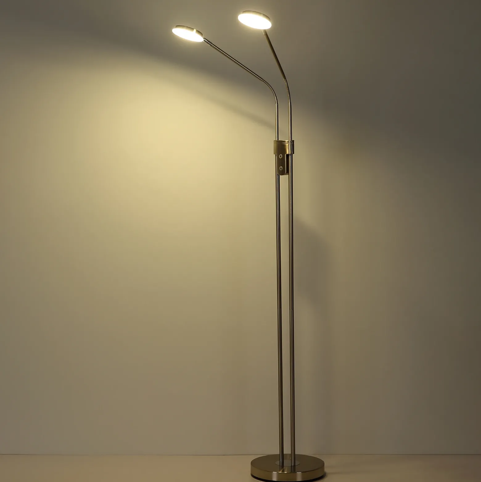 Lámpara de pie LED Silvio, 2 luces, níquel, CCT, atenuable