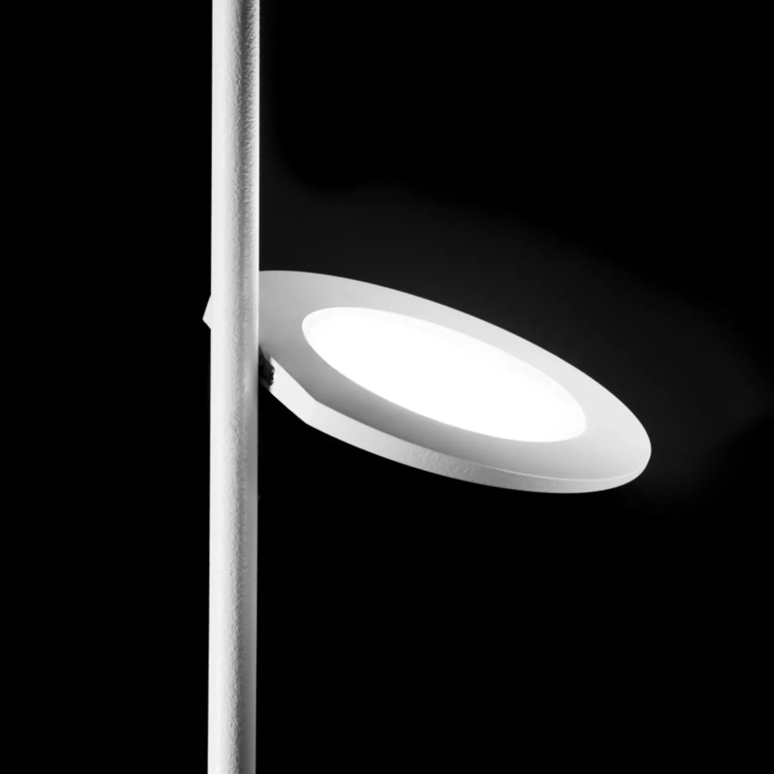 lámpara de pie LED Stilnovo Kimia, negra