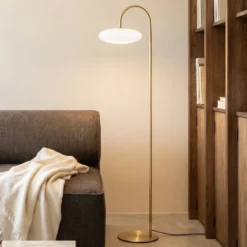 Lámpara de pie LED Tenebra de Lucande, 150 cm, latón/blanco, cristal