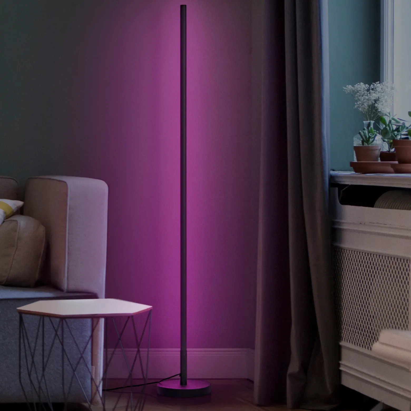 Lámpara de pie LED WiFi OSRAM SMART+ ROUND negra 140 cm RGB CCT