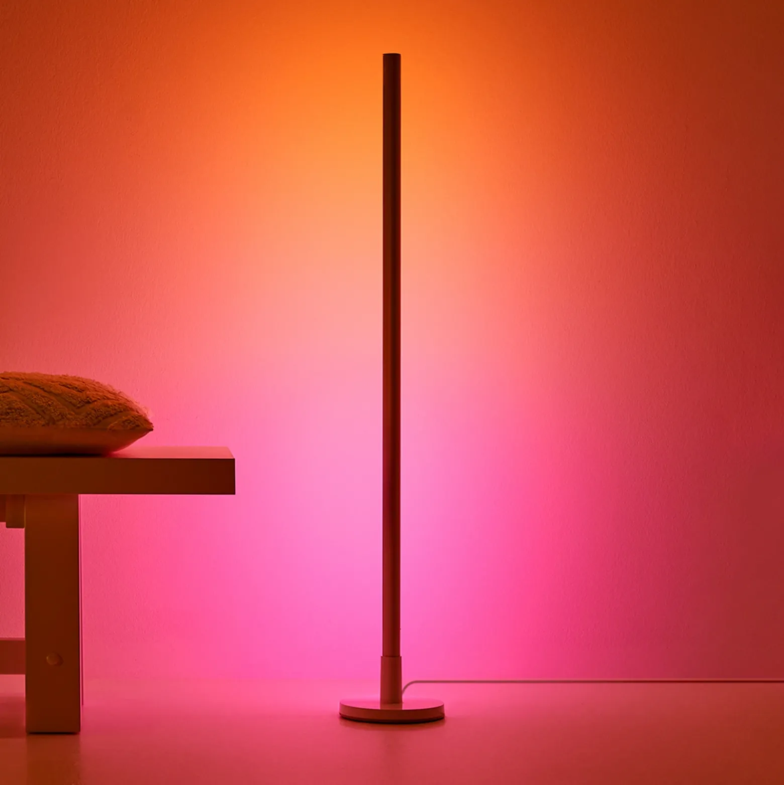 Lámpara de pie LED WiZ Pole, blanco y color regulables