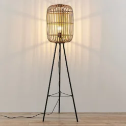 Lámpara de pie Lindby Canyana, 139 cm, natural, ratán, trípode