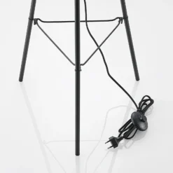 Lámpara de pie Lindby Canyana, 139 cm, natural, ratán, trípode
