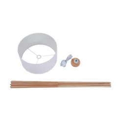 Lámpara de pie Lindby Charlia, blanca, madera, altura 150cm