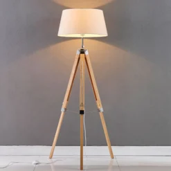 Lámpara de pie Lindby Katie, 162 cm, blanca, textil, madera, trípode