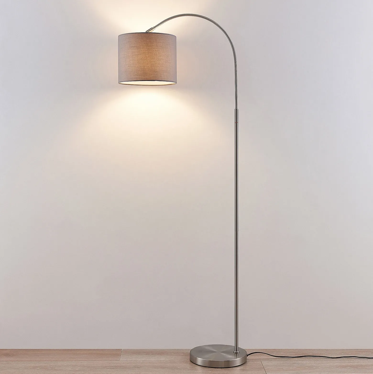 Lámpara de pie Lindby Keriba, níquel/gris, tela, 150 cm, E27