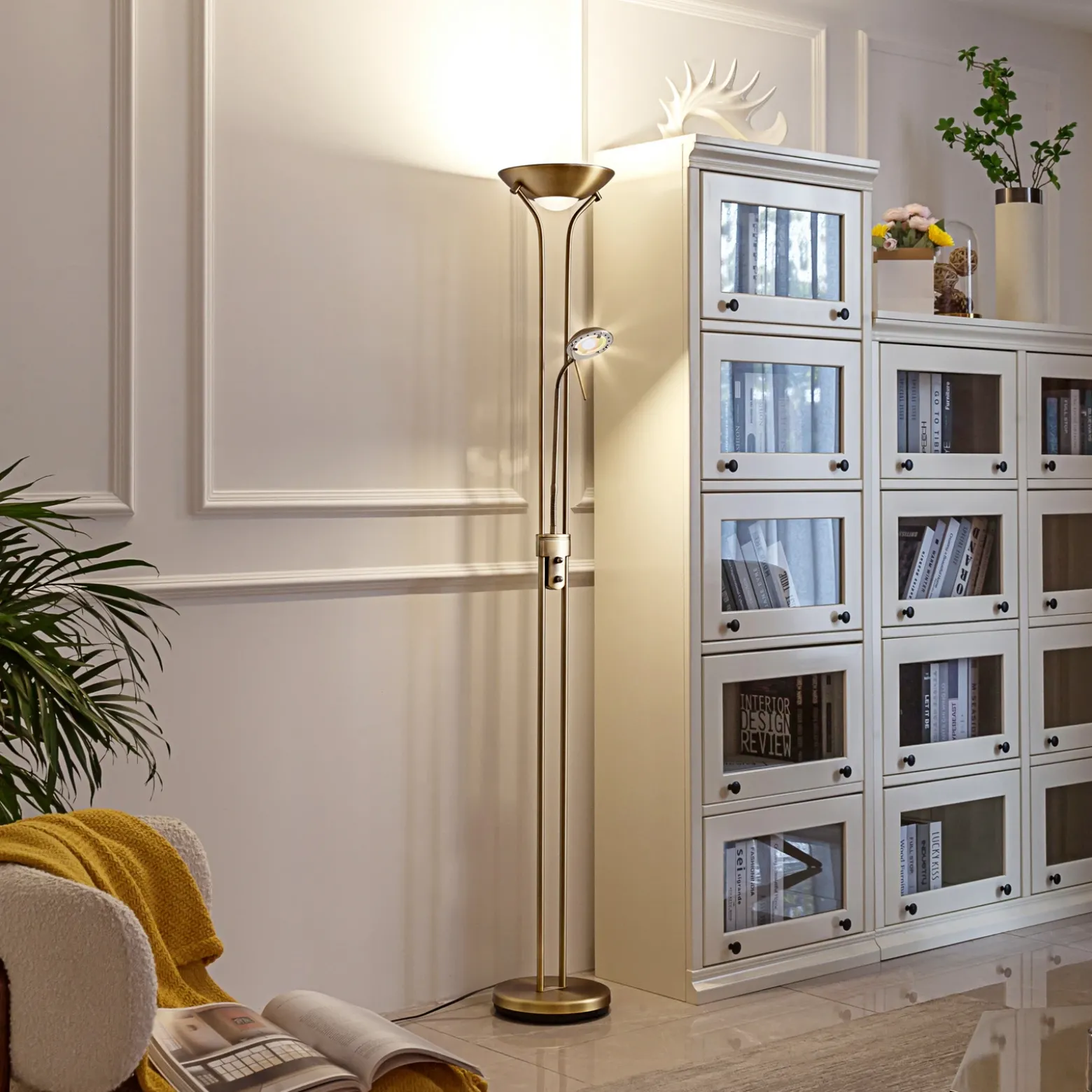 Lámpara de pie Lindby LED Josefin, bronce, brazo de lectura LED, atenuable