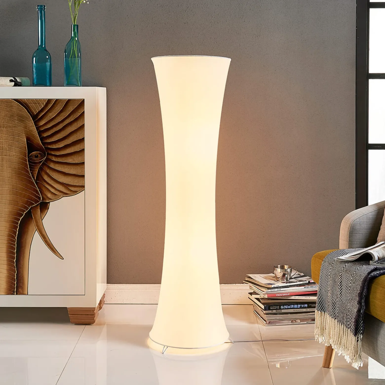 Lámpara de pie Lindby Liana, altura 123 cm, blanca, textil