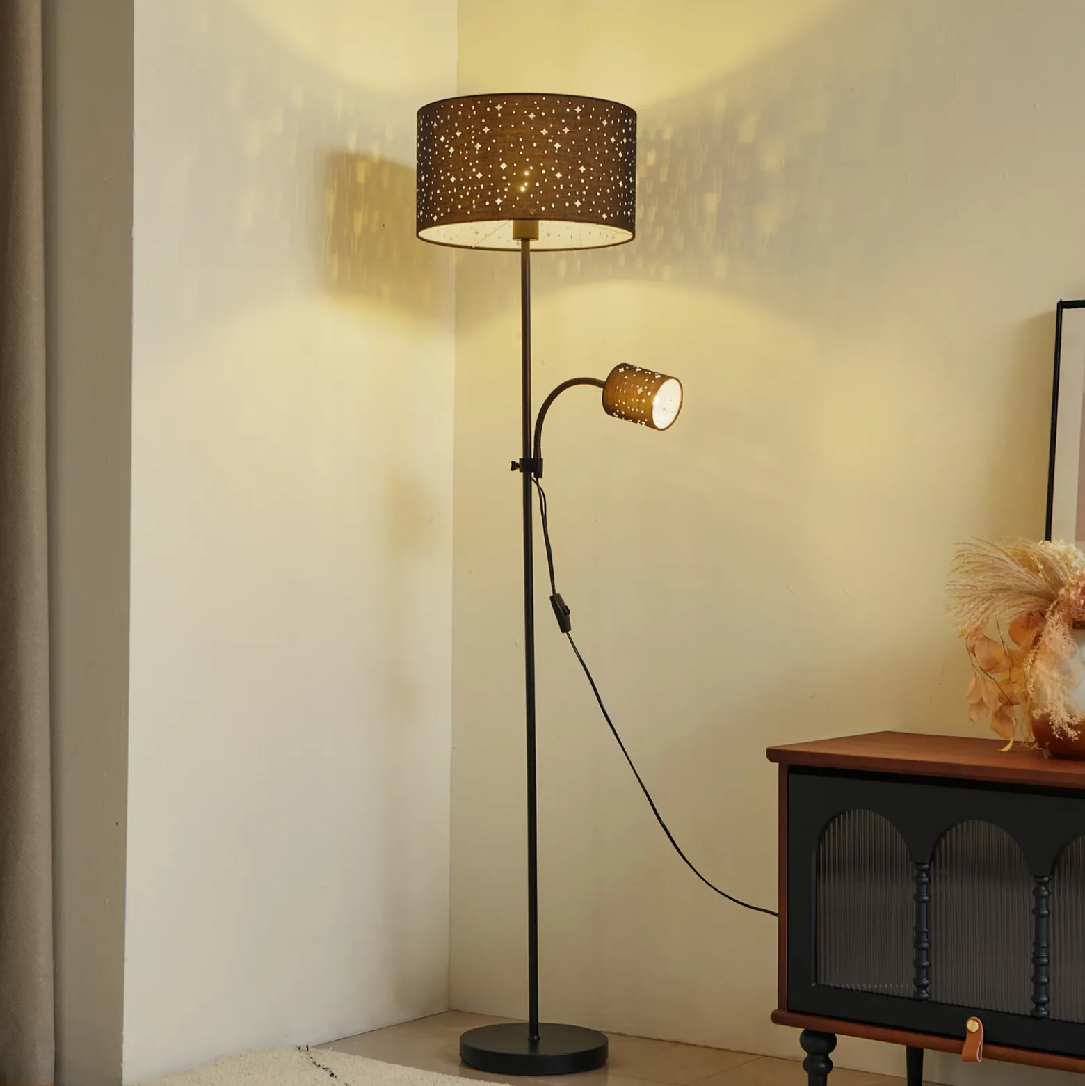 Lámpara de pie Lindby Melanie, gris, tela, Ø 36 cm, 2 luces.