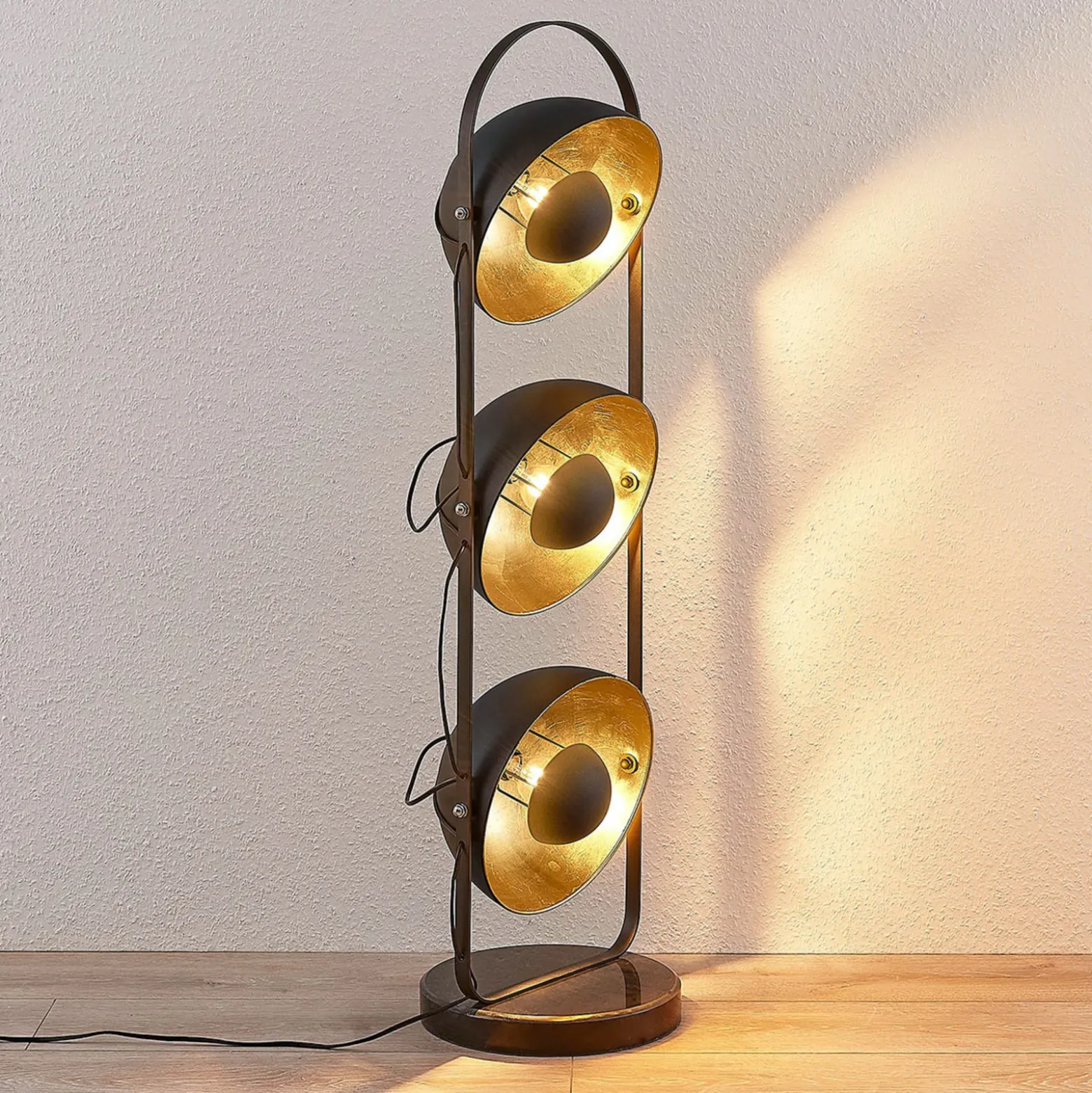Lámpara de pie Lindby Muriel, 3 luces, negro/oro, metal