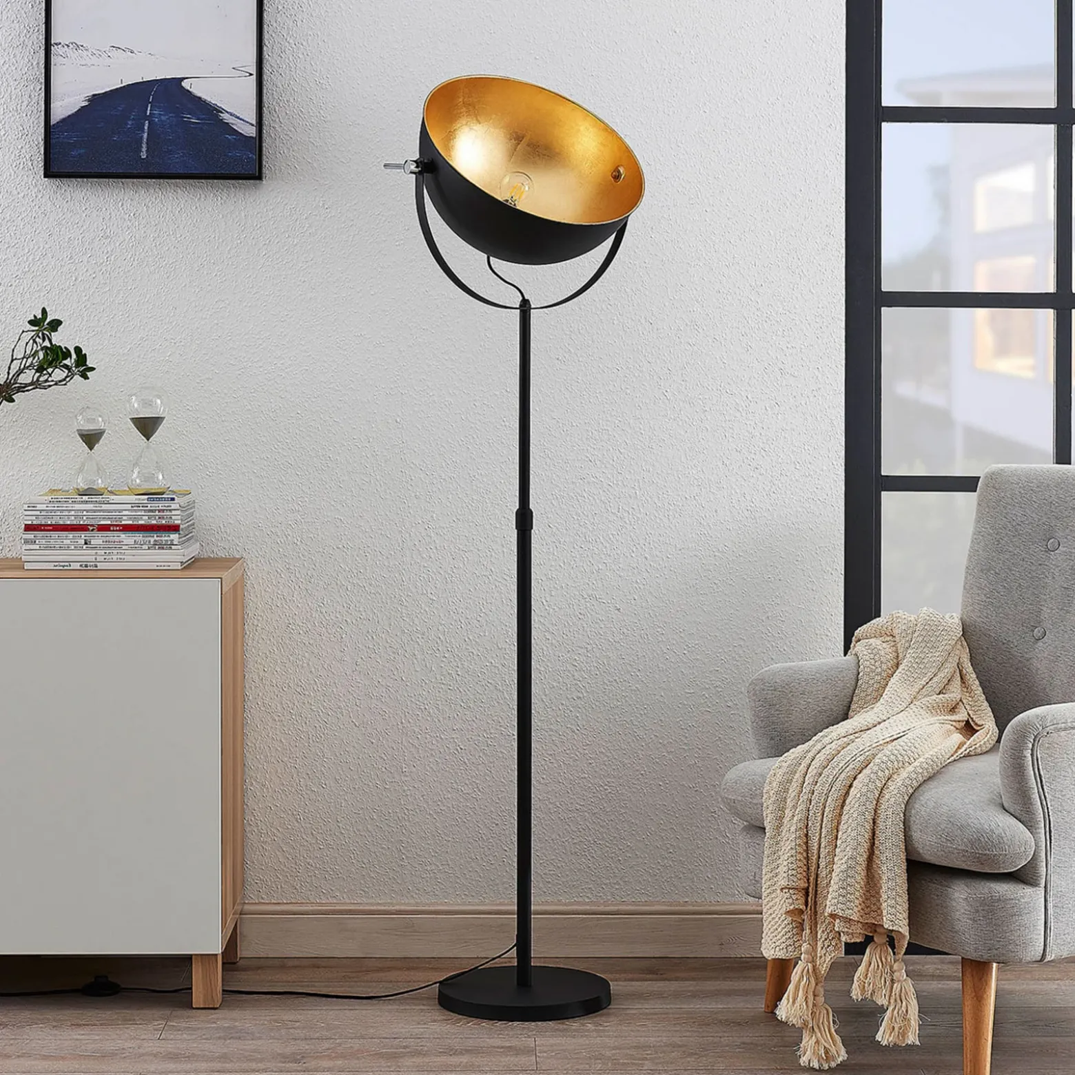 Lámpara de pie Lindby Muriel, 1 luz, negro/oro, metal