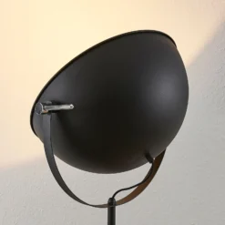 Lámpara de pie Lindby Muriel, 1 luz, negro/oro, metal