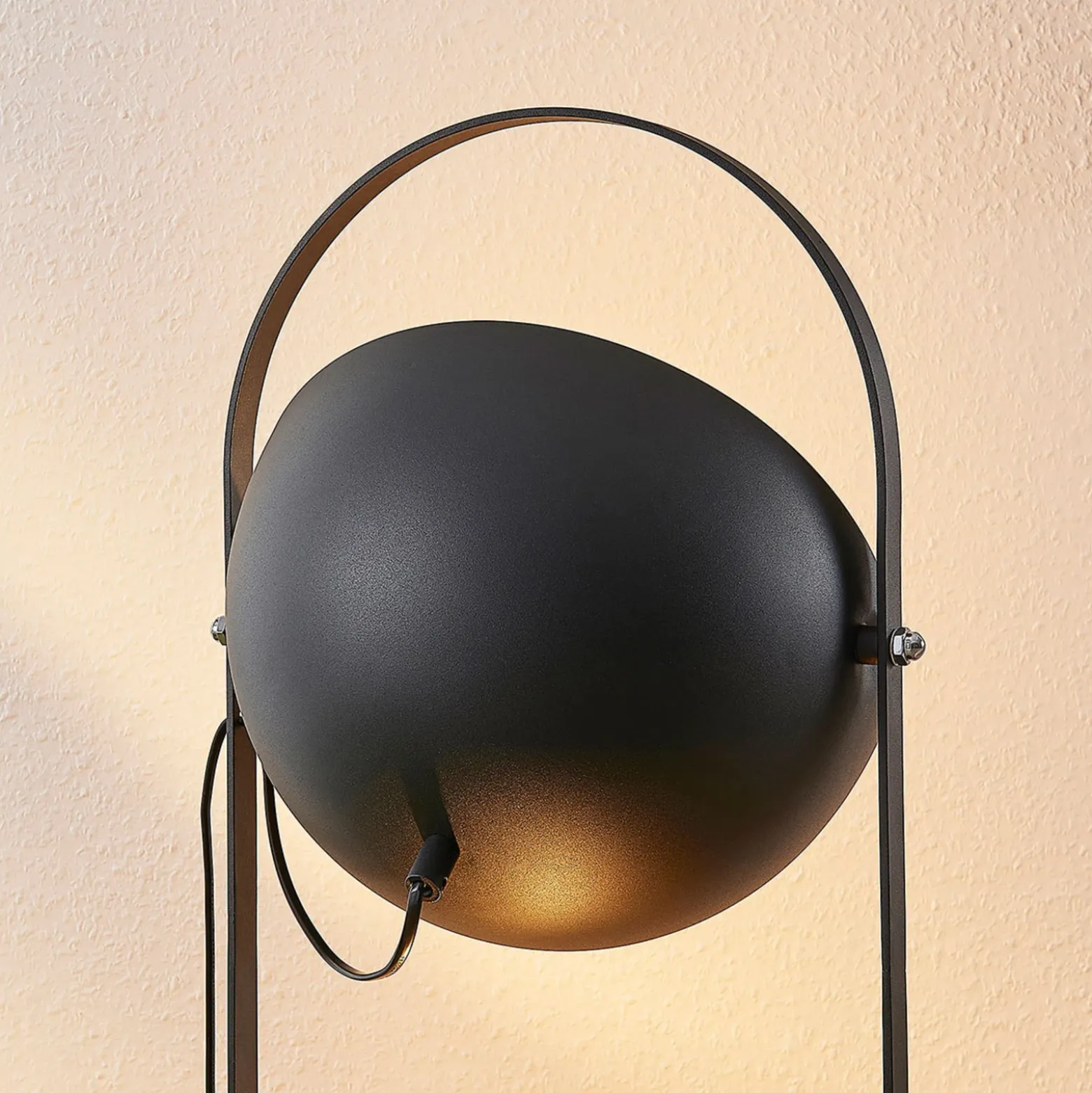 Lámpara de pie Lindby Muriel, 3 luces, negro/oro, metal