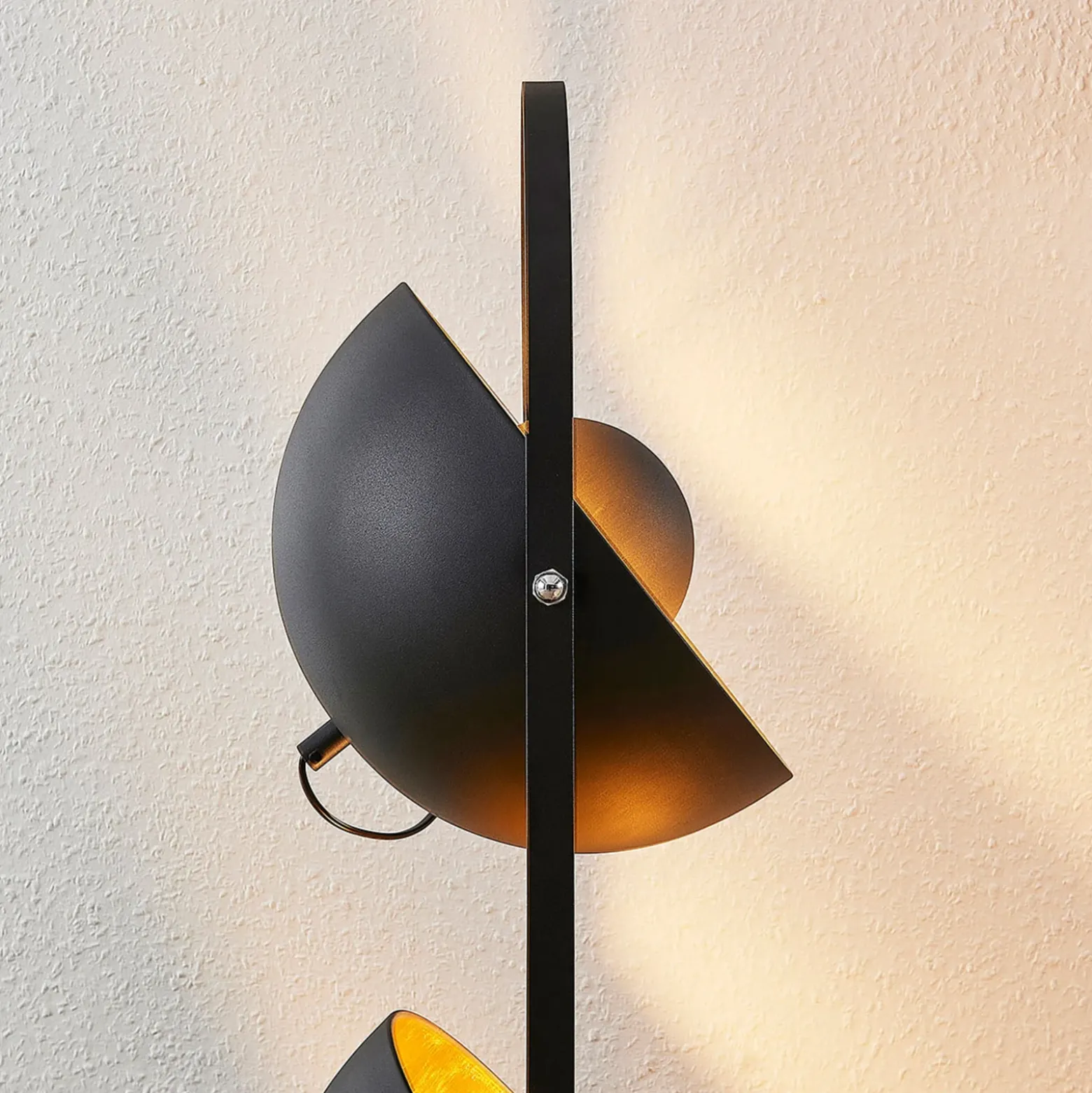 Lámpara de pie Lindby Muriel, 3 luces, negro/oro, metal