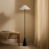 Lámpara de pie Lindby Norvik, altura 150 cm, negro/gris, metal