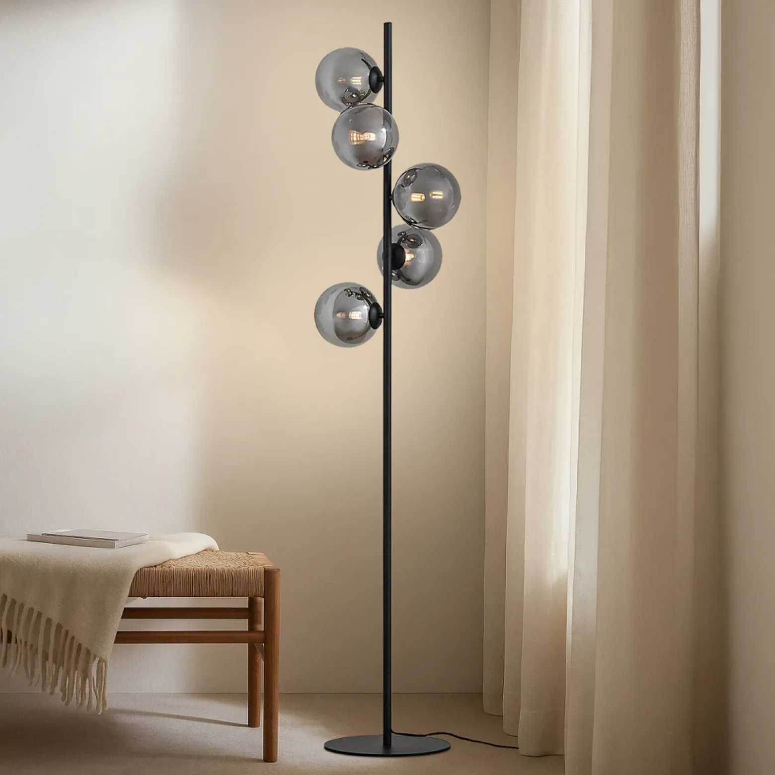 Lámpara de pie Lindby Orbelia, negra, 5 luces, cristal