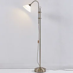 Lámpara de pie Lindby Otis, latón antiguo, cristal, 170 cm, E27