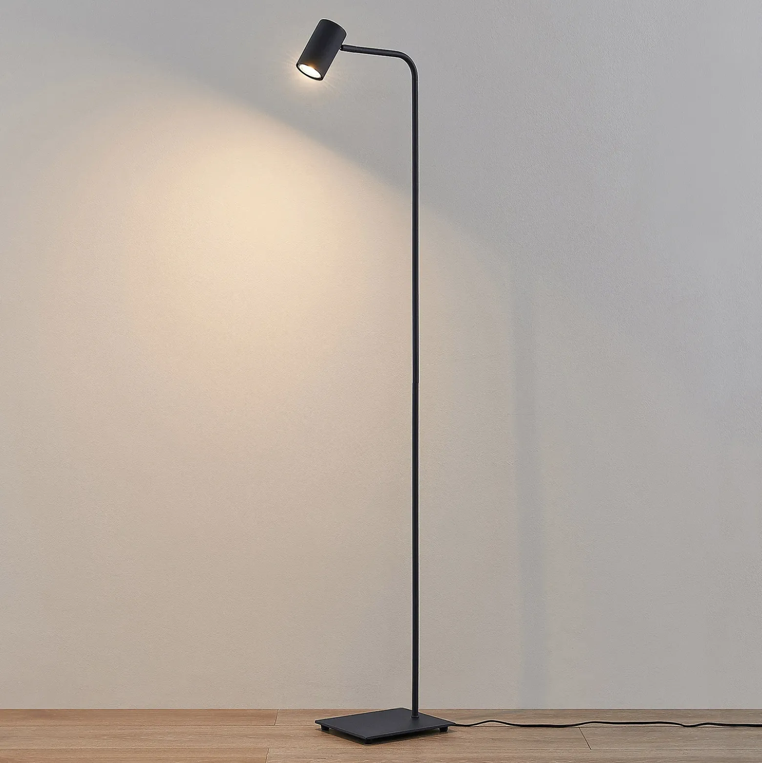 Lámpara de pie Lindby Sanad, altura 140 cm, negro, metal, GU10
