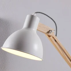 Lámpara de pie Lindby Shivanja, madera, regulable, 146 cm, E27