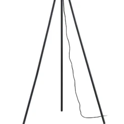 Lámpara de pie Lindby Tamira, negra, ratán, 143 cm de altura, E27
