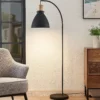Lámpara de pie Lindby Trebale, negra, madera, 154 cm, E27