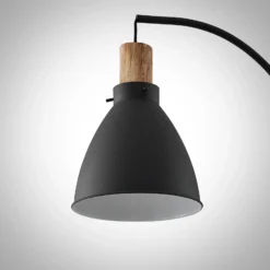 Lámpara de pie Lindby Trebale, negra, madera, 154 cm, E27