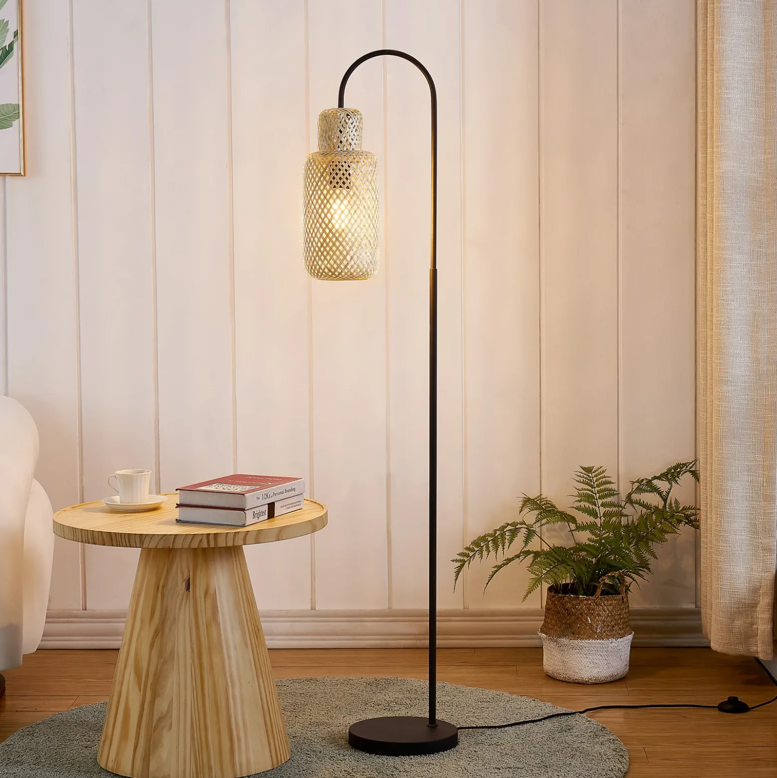 Lámpara de pie Lindby Venora, 145 cm de altura, bambú, E27
