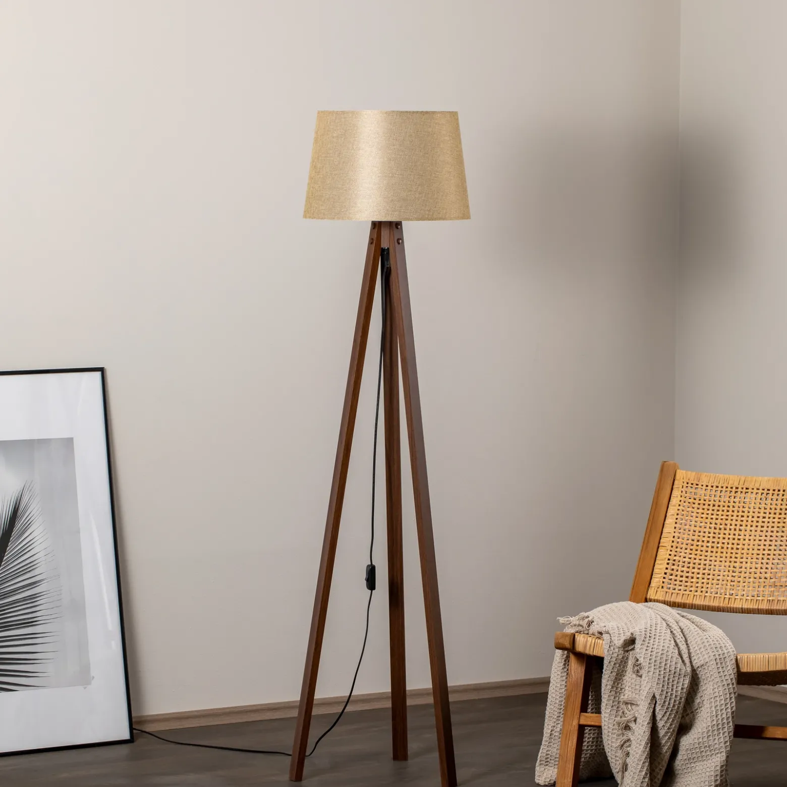 Lámpara de pie LM-65214-1E con trípode de madera