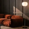 Lámpara de pie Lucande Christo, altura 160 cm, cromada/blanca, cristal