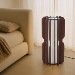 Lámpara de pie Lucande Juneta, 75 cm, marrón, madera, textil